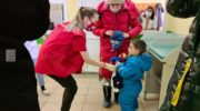 Волонтеры раздали детям 100 мягких дракончиков в Одинцовских поликлиниках